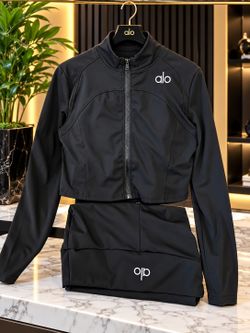 ALO Yoga Two-piece Jacket and Leggings Set (Medium) runs big