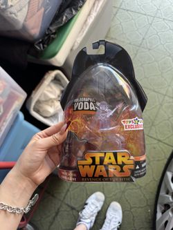 2005 HOLOGRAPHIC YODA STAR WARS REVENGE OF THE SITH Yoda Toys R Us Exclusive