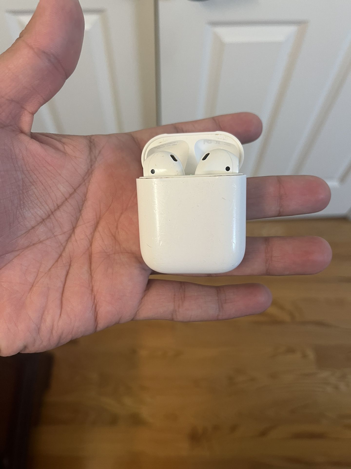 Apple AirPods (gen 1)