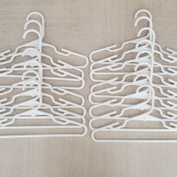 White Infant/Toddler Hangers (15)
