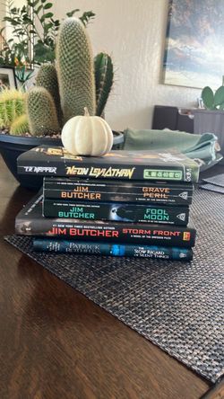 Sci-fi/Fantasy book bundle-5 great books