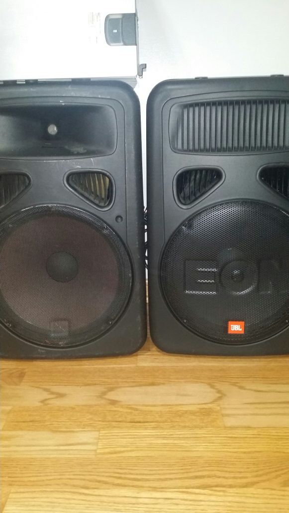 2 JBL ( G2 ) 15inch power speakers and 15inch supwooper. Everything is working very good.