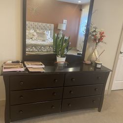 Chest Drawer With Mirror 