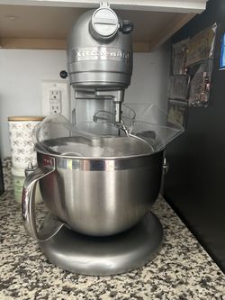 Kitchen aid dough maker . Barely used, like new.