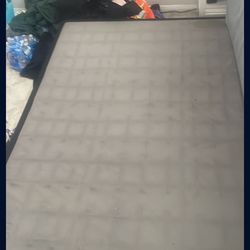 Free queen mattress and box Springs 20$ whoever pick it up
