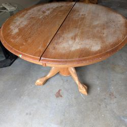 Oak Table w Extra Leaf & 4 chairs on Casters 