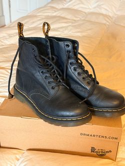 1460 DR. Martens women’s 8