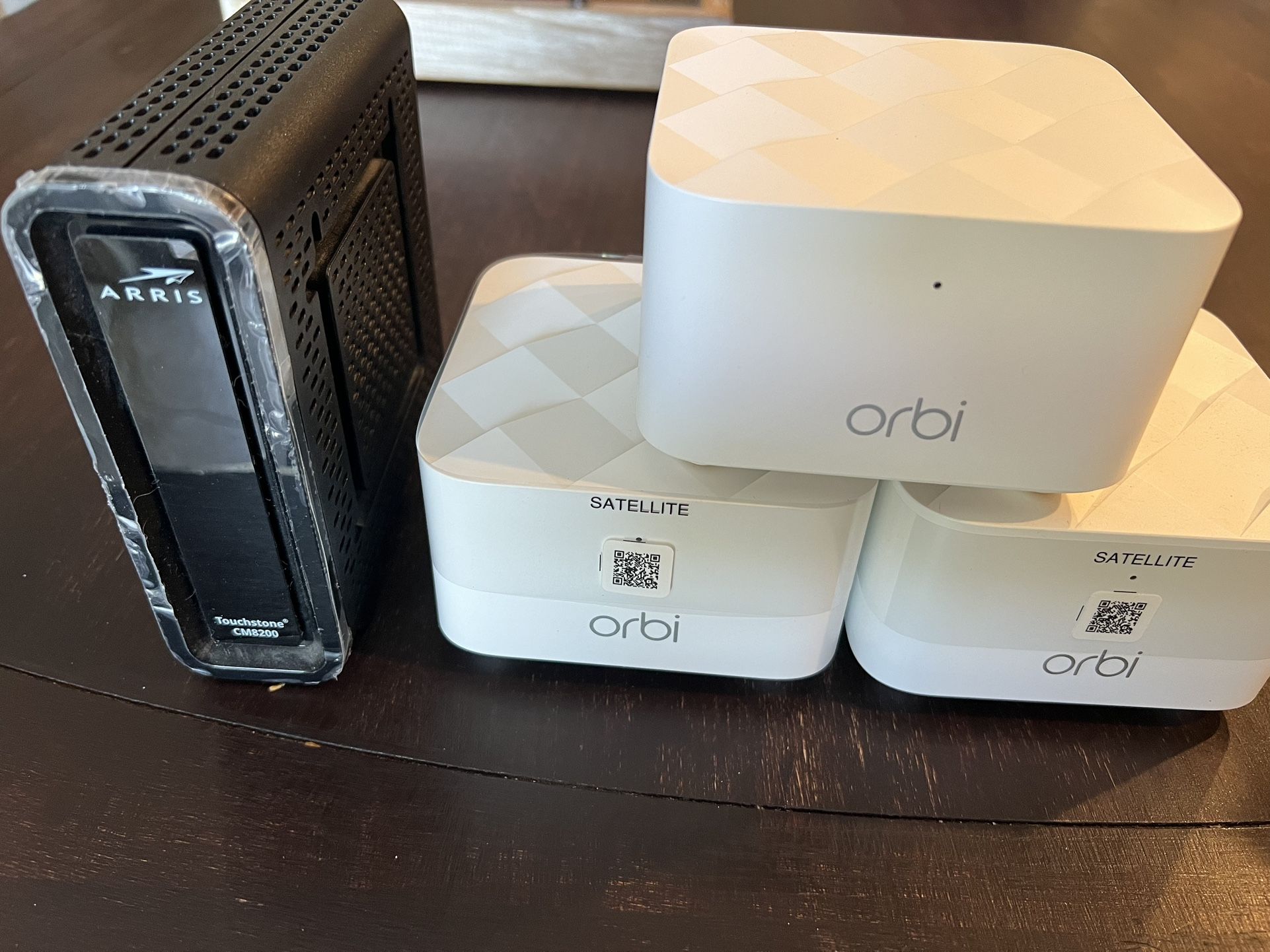 Netgear Orbi RBR10 Mesh Wi-Fi System With Arris CM8200 Cable Modem