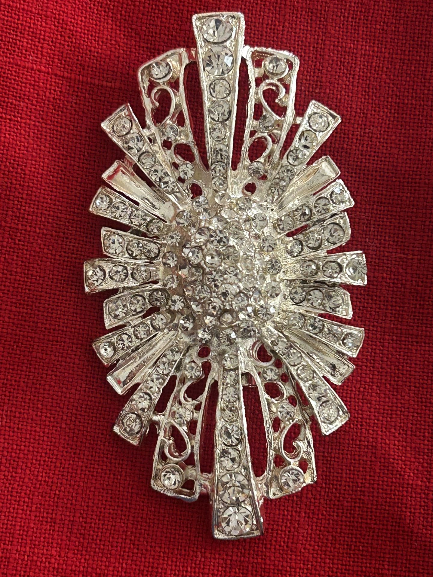 Reduced! Beautiful Silver Rhinestone Brooch, 