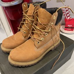 Women’s Timberlands Size 7