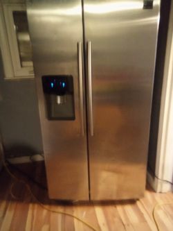 Samsung Smart Refrigerator W/Water N Ice Machine Plus French Doors
