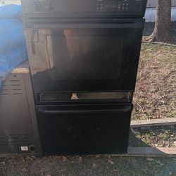 REDUCED!!$200 MUST GOIn. Ge Double Oven 