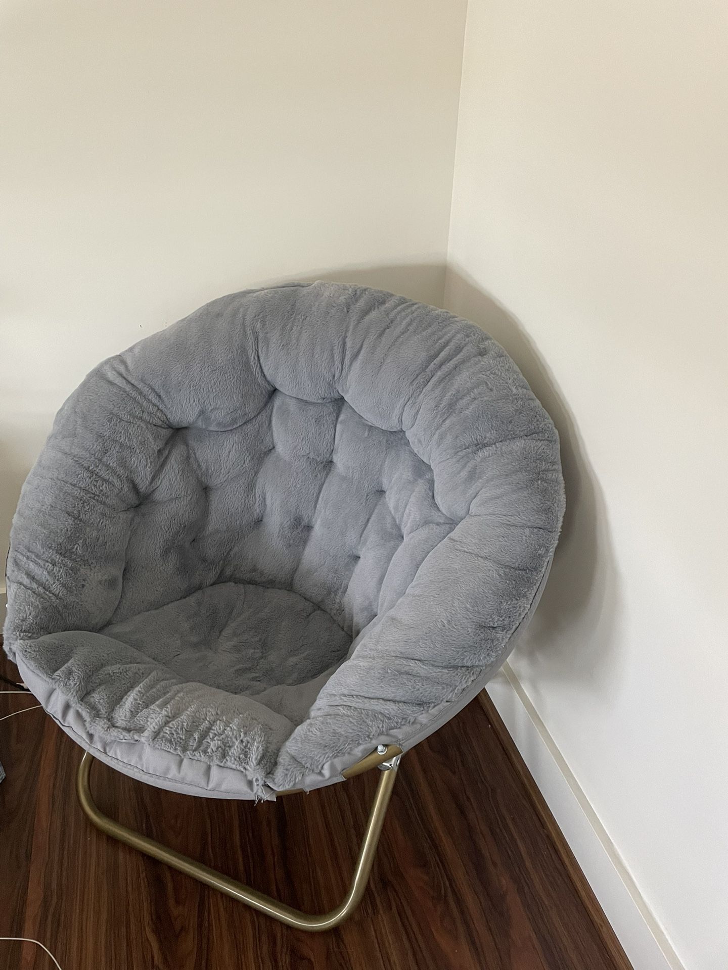 Cozy Saucer Chair 