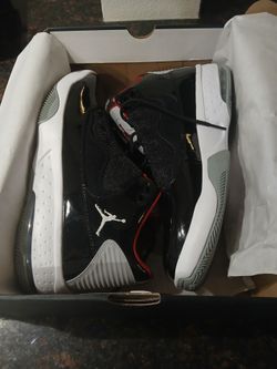 NEW N BOX JORDAN MAX AURA 2 SZ 13