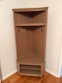 Corner shelf