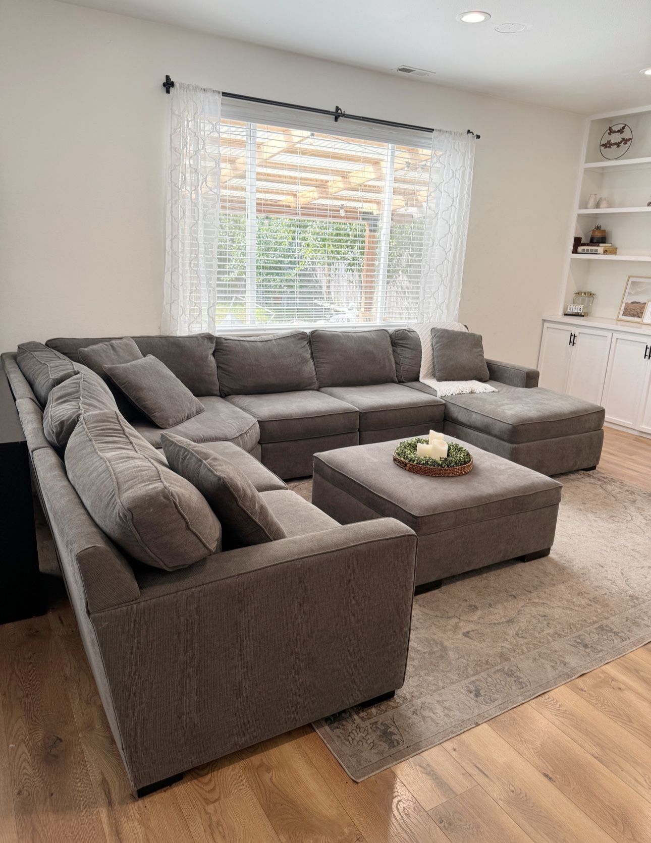 Like New Sectional Couch With Storage Ottoman