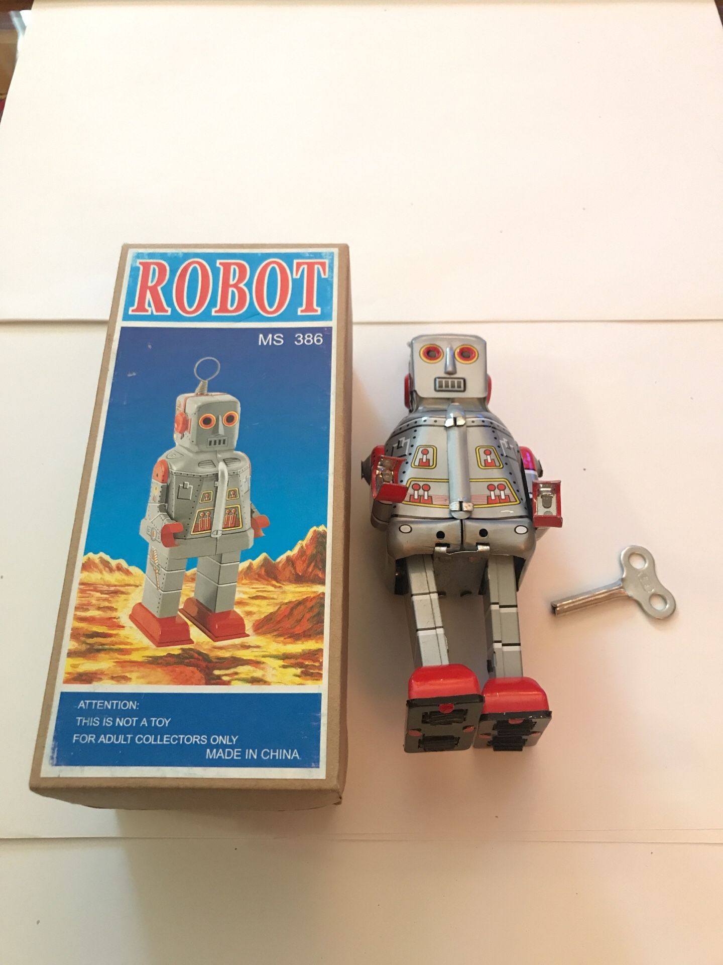 Collectible robot Wind Up Tin Toys w/ Key Home Decor