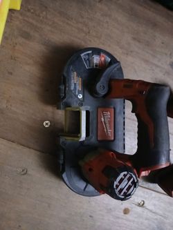 Milwaukee M12 Cordless Sub-Compact Band Saw