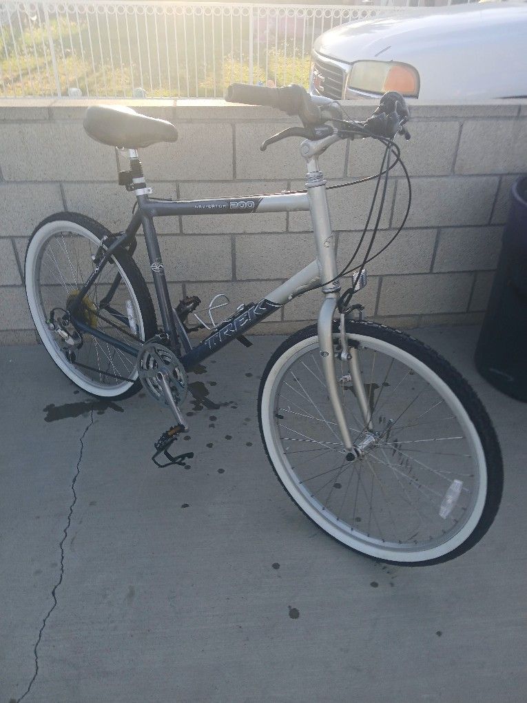 Men's 26" Aluminum Trek Navigator 200 City Bike