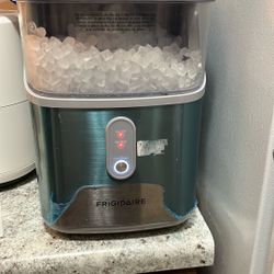 Crushed Ice Maker 