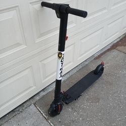 Gotrax G2 electric scooter with charger $180