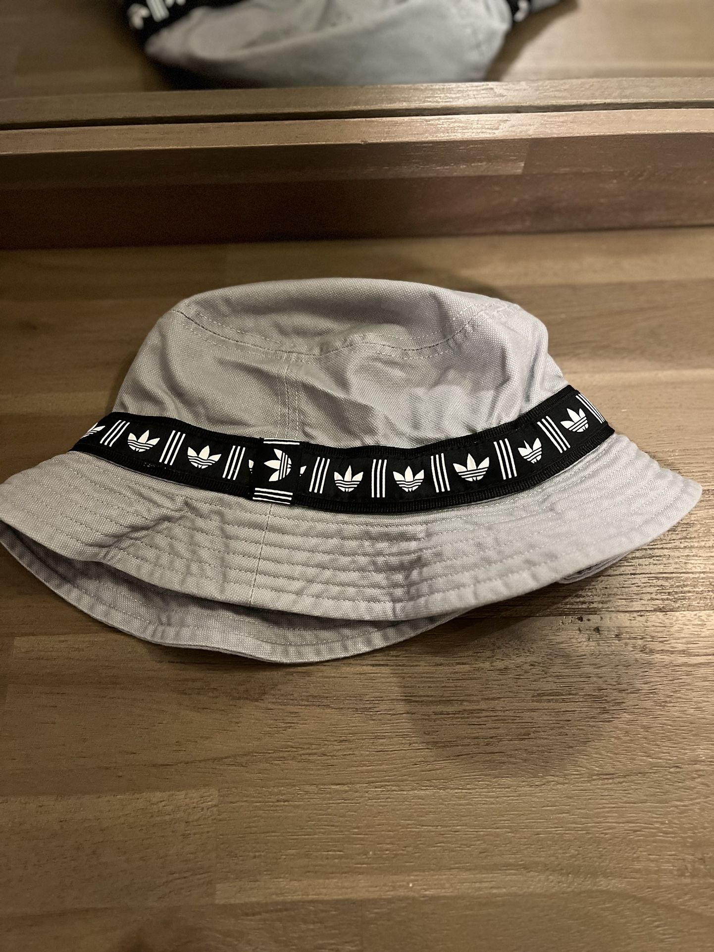 WOMENS ADIDAS BUCKET HAT