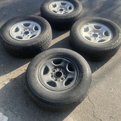 4 - 255/70r16 6x5.5 6x139.7 Chevy Silverado Stock Wheels Rims With Good 80% Treads Tires!