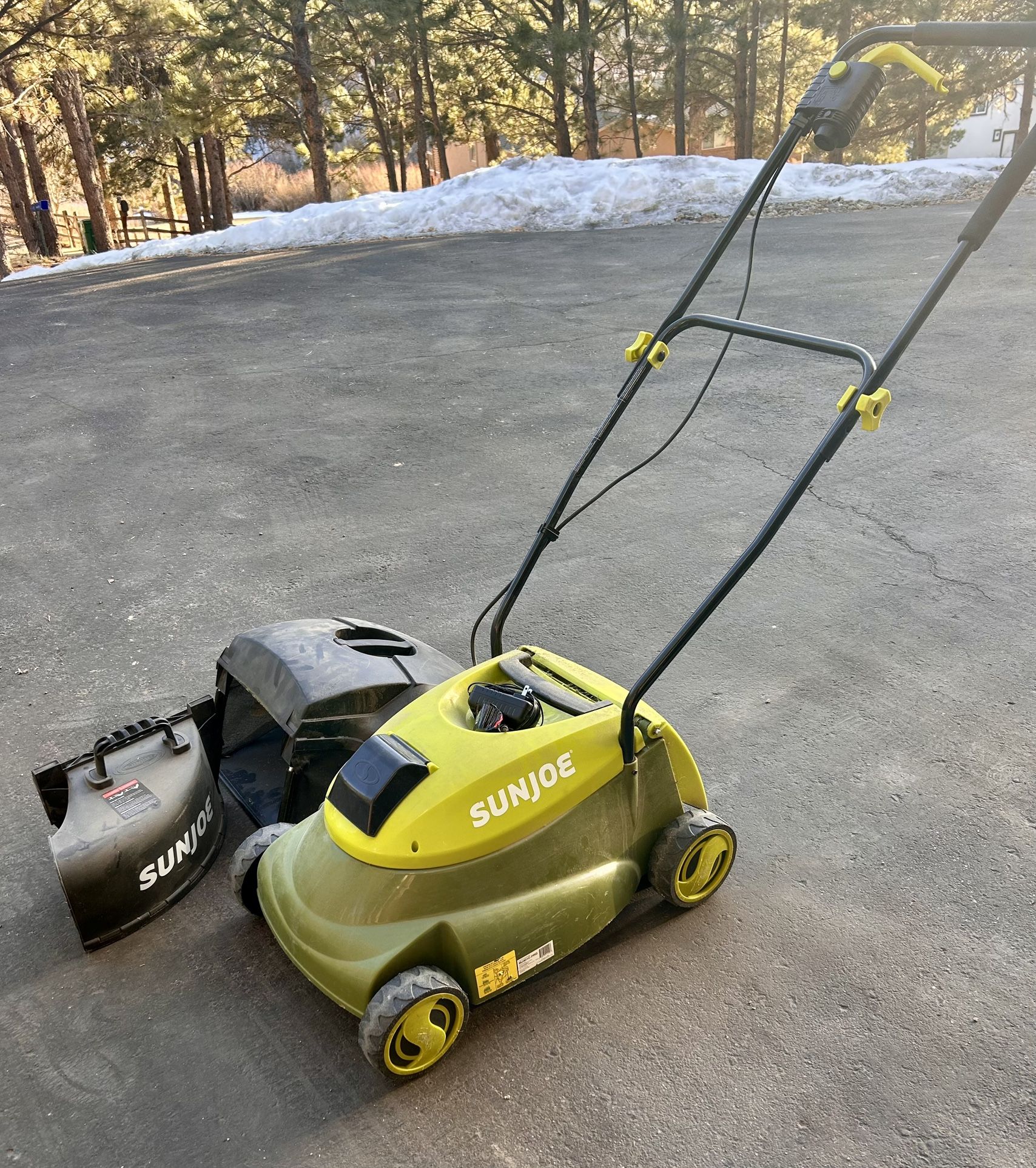 Sun Joe MJ401C-PRO 14-Inch 28-Volt Cordless Push Lawn Mower
