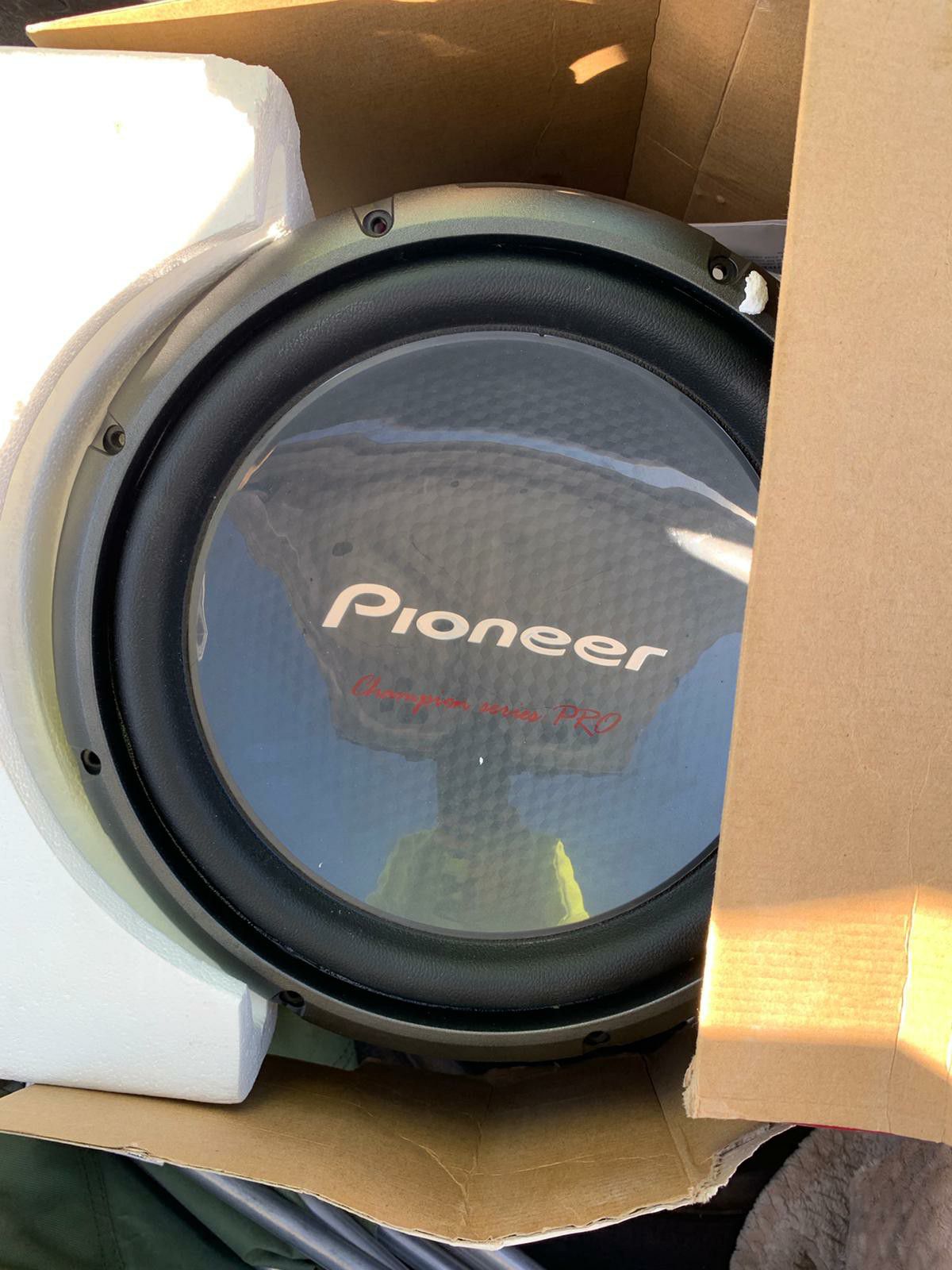 Pioneer subwoofer brand new