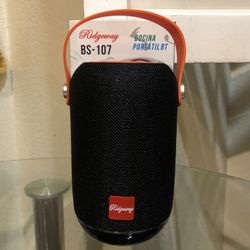 BLUETOOTH SPEAKER SYSTEM PORTABLE- RECHARGEABLE  CHARGING CABLE & AUXILIARY  FM RADIO-USB MUSIC PLAYER & TF CARD HIGH QUALITY SOUND ! ( NEW IN BOX )