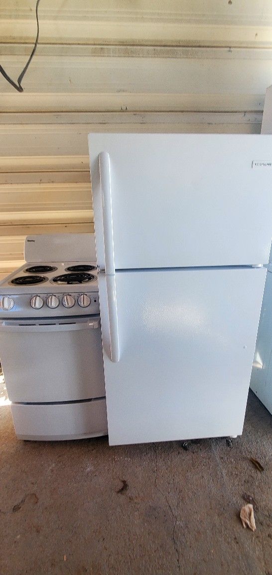 APARTMENT SIZE ELECTRIC STOVE (20 INCHES) AND SMALL REFRIGERATOR, FREE DELIVERY AND INSTALLATION, 3 MONTHS WARRANTY