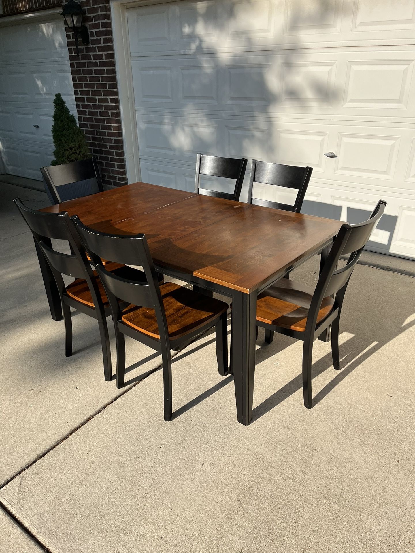 Art Van Furniture Dining Room Table Set - Free Delivery