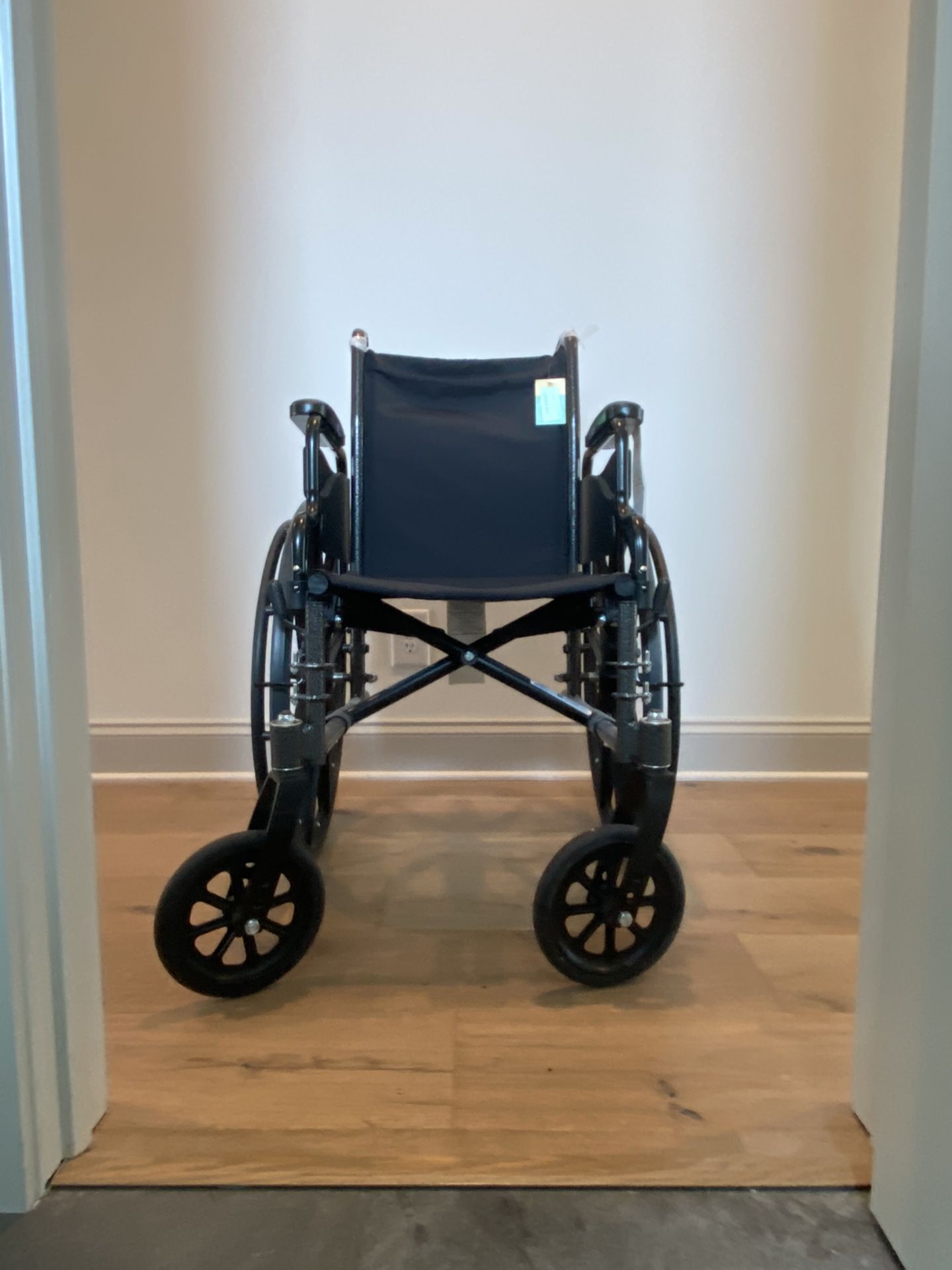 NEW WHEEL CHAIR -Invacare Tracer SX5