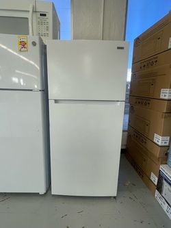 Vissani 30” 18 Cu Ft Capacity Top Freezer Refrigerator white