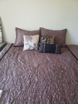 Vera Wang Queen Comforter Set
