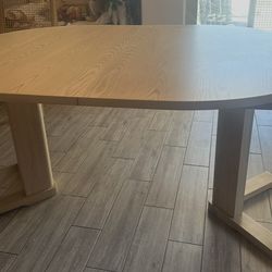 Extendable Dining table