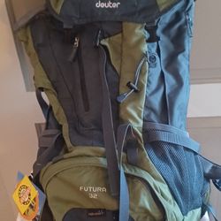 Deuter Futura 32 L Hiking Trekking Pack ~ Brand New- Unused 
