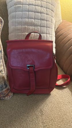 Very pretty red Back Pack Puse