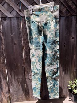 Butt lifting leggings size Small