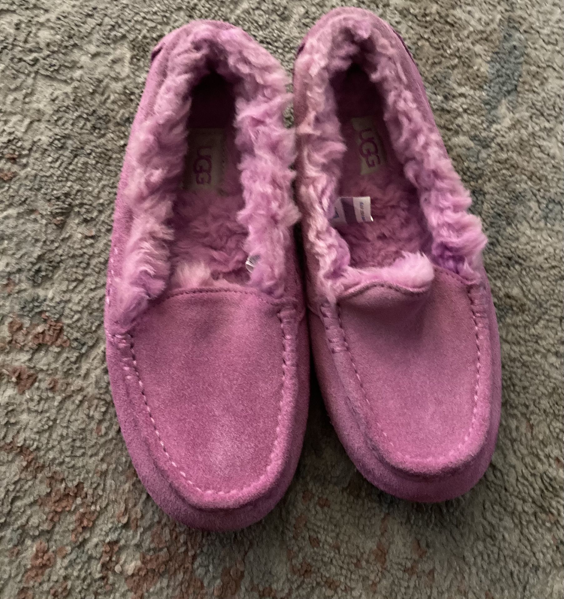 Women’s Ugg Slippers Size 6