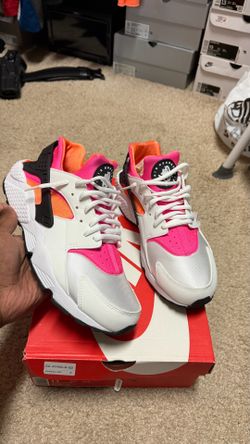 Nike HUARACHE RUN size 11 WOMENS worn once