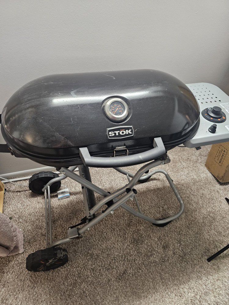 Portable Stok Grill For Camping In Good Condition