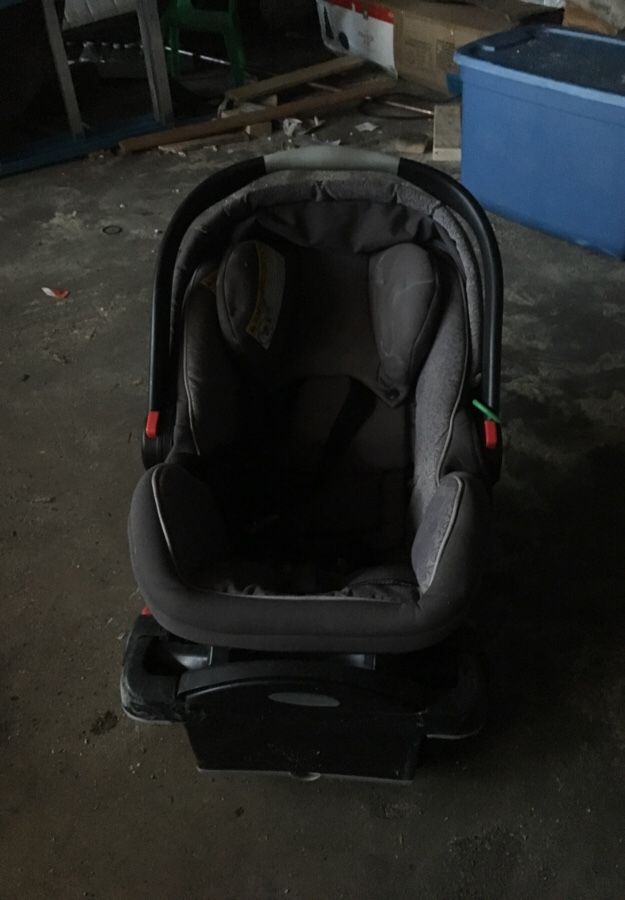 Infant car seat with base