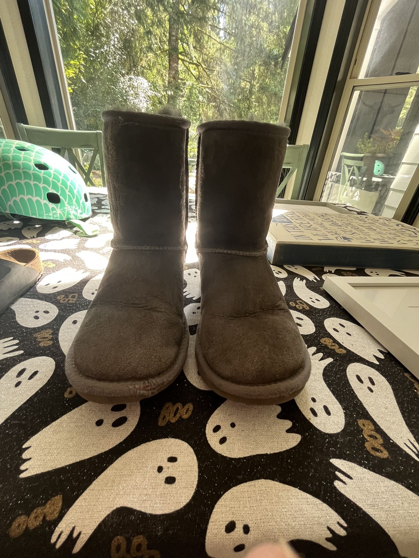 Girls Ugg Boots Size 4