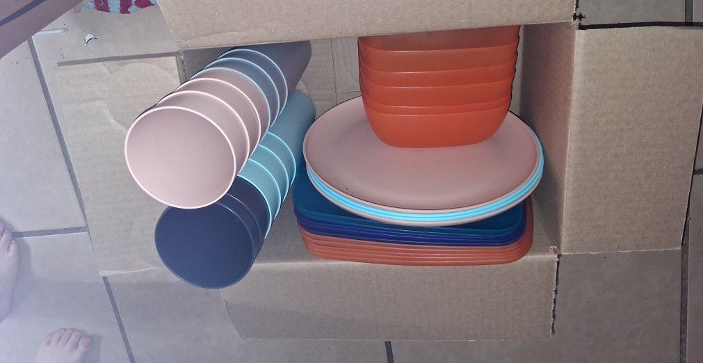Plastic Dishes