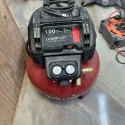 Porter Cable 6 gal Pancake Portable Air Compressor 150 psi 0.8 HP  