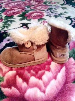 UGG little girls boots size 10