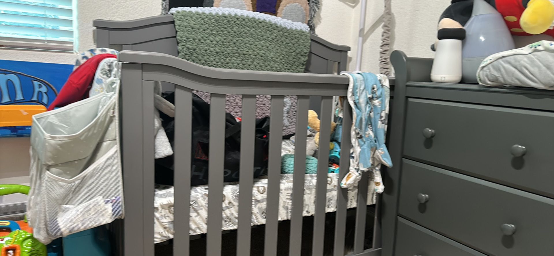 Baby  Delta Convertible Crib
