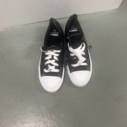 Size 11 “No Boundaries” Converse Style, Low-Cut Men’s tennis shoes (Sneakers)