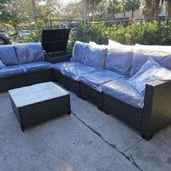 New And Assembked 8 Piece Modular Patio Set